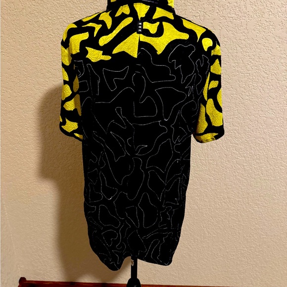 Black and Yellow Abstract Pattern Shirt - Picture 2 of 2